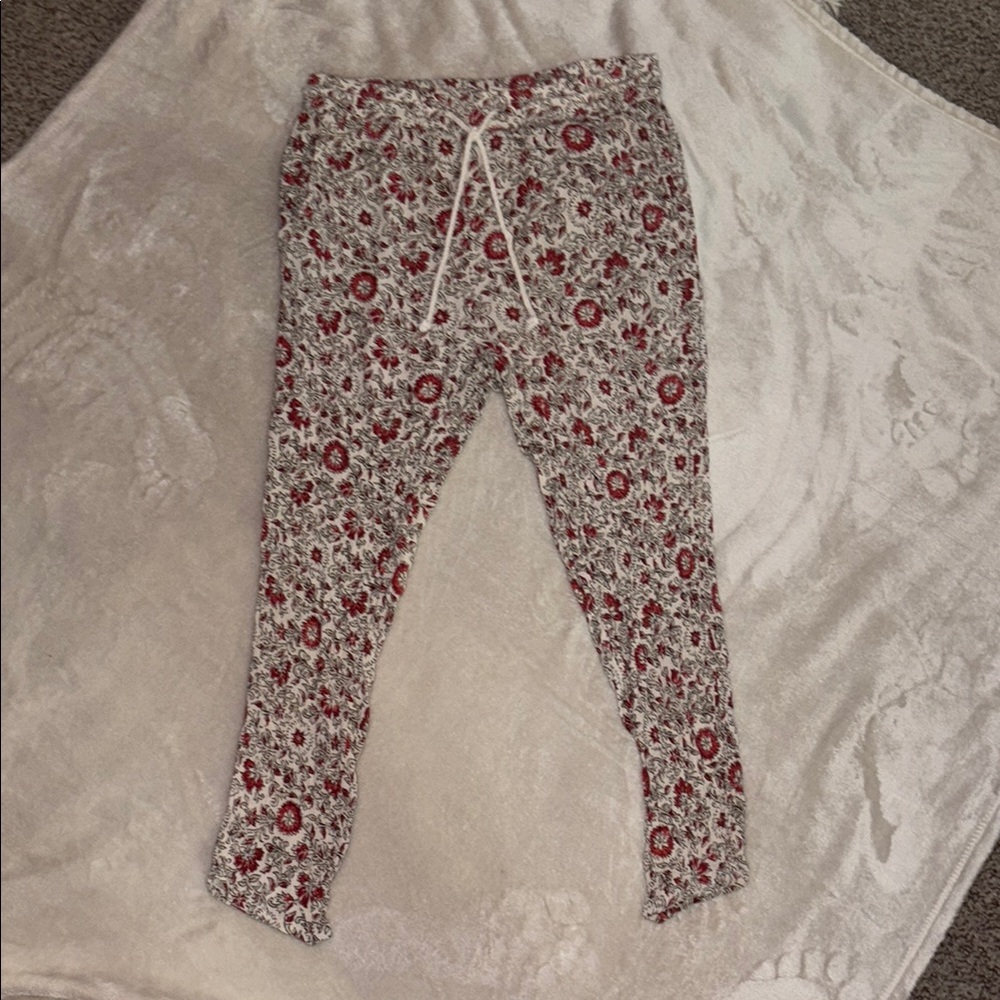 Billabong Red and Cream Floral Capri Pants